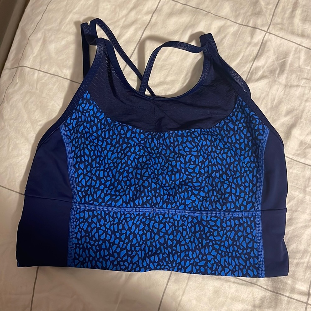 Lululemon sports bra size 6